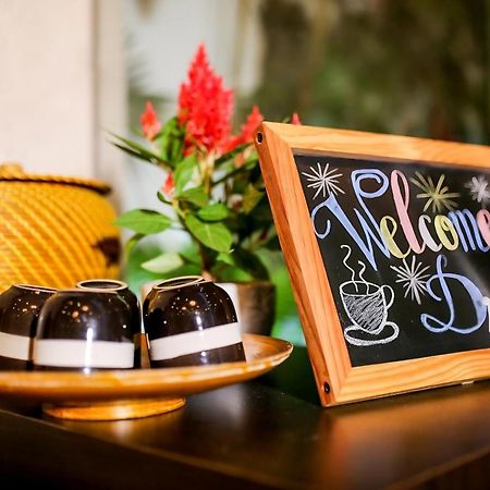 La Maison Danang Beach Hotel Buitenkant foto