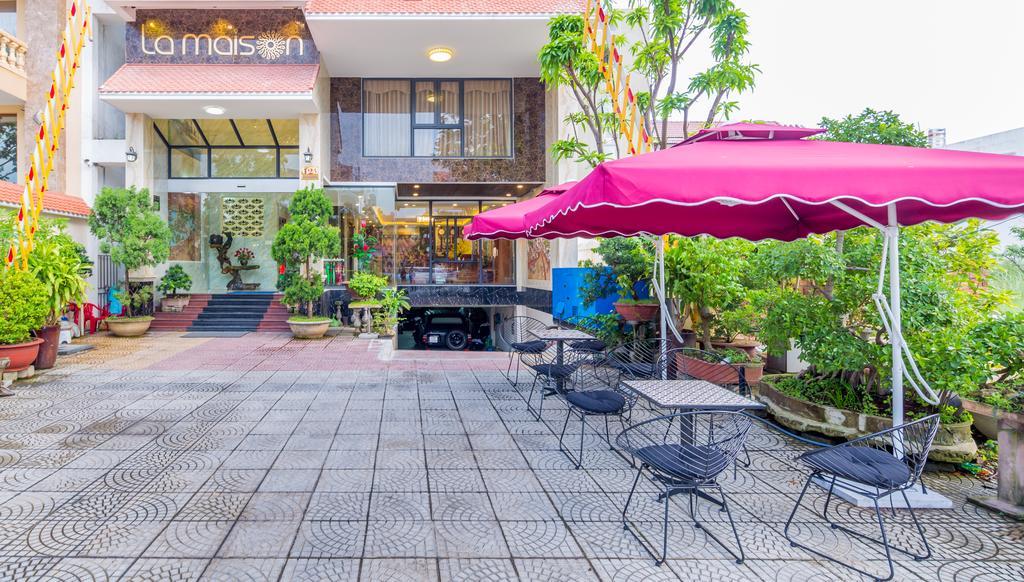 La Maison Danang Beach Hotel Buitenkant foto