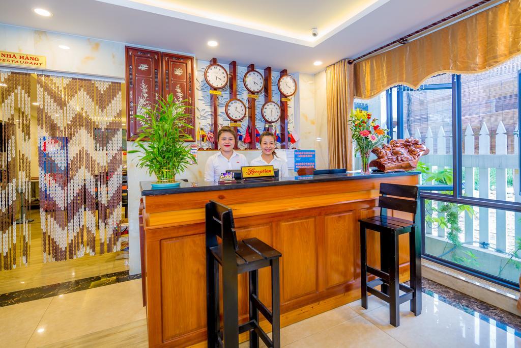 La Maison Danang Beach Hotel Buitenkant foto