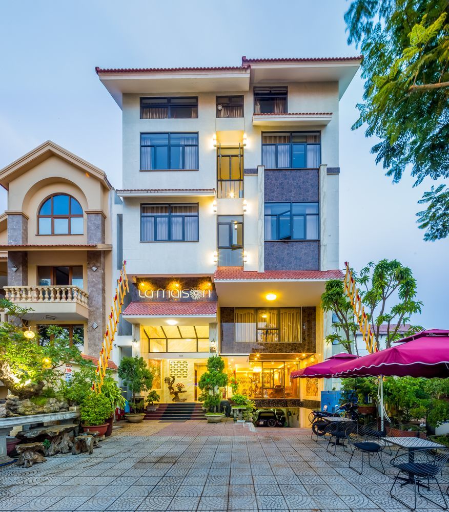 La Maison Danang Beach Hotel Buitenkant foto